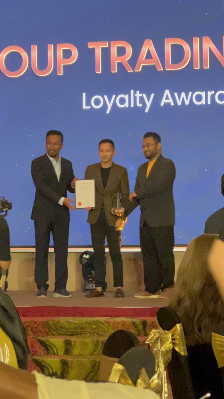 IZR Group Trading Menerima Penghargaan  di Malam BizApp Grand Appreciation Night 2022